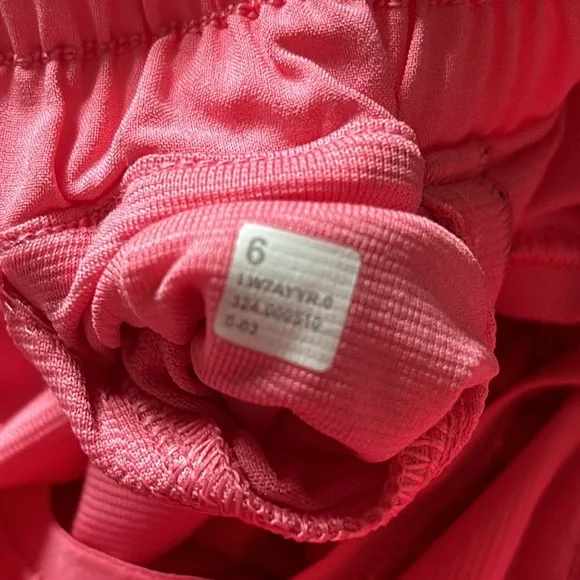 LULULEMON HOTTY HOT HR SHORTS 2.5” in SAKURA PINK SZ 6 NWT